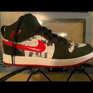 9/10 condition Jordan 1s mid newspaper